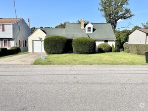 Building Photo - 613 Hickory Dr