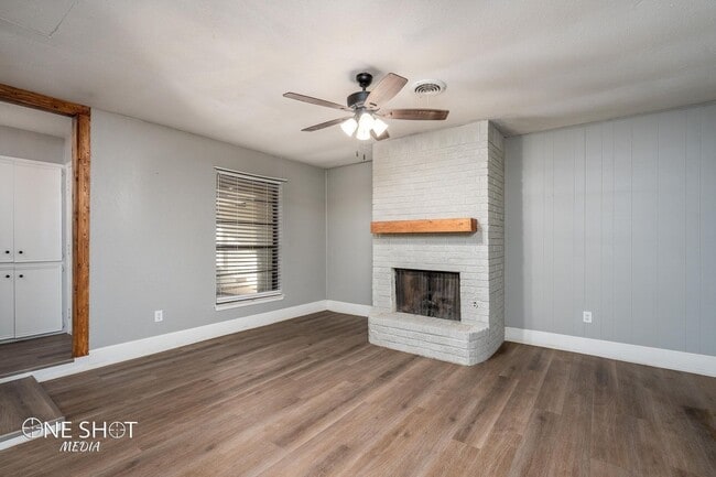 Foto del edificio - 3216 Chimney Rock Rd