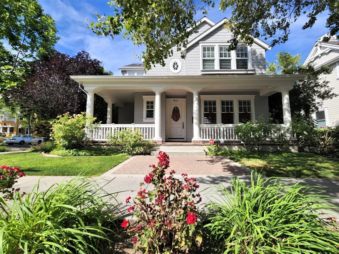 Primary Photo - Newly Updated Home Available Now in Downto...