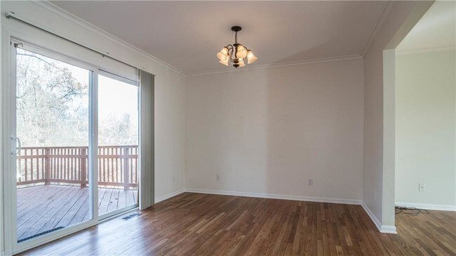 Foto del edificio - 2479 Somerville Dr