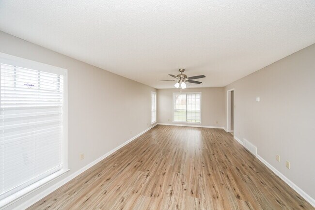 Foto del edificio - 4320 Whispering Bend Cove N
