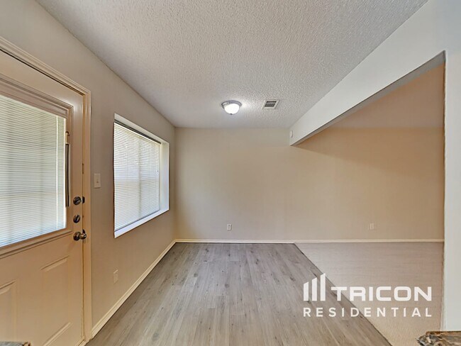 Foto del edificio - 537 Greenway Dr