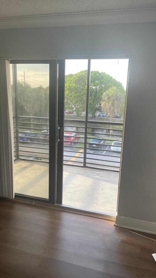 Foto del edificio - 3700 NW 88th Ave