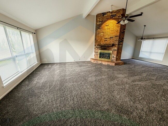 Building Photo - 322 Quail Hollow Dr