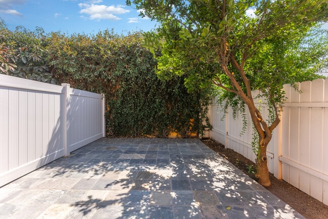 Building Photo - 6858 Quinton Ln