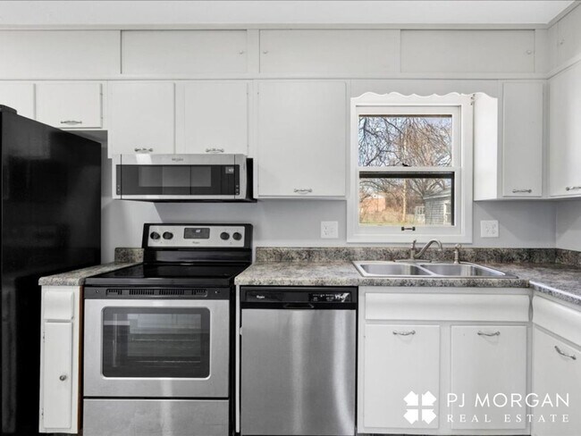 Foto del edificio - 3 bedroom, 2 Bathroom Home - Available Now