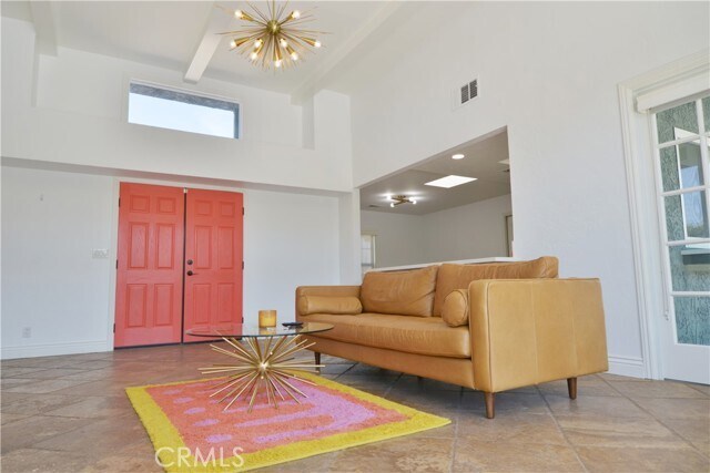 Foto del edificio - 2375 N San Antonio Rd