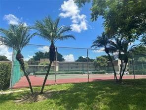 Foto del edificio - 9351 Lime Bay Blvd