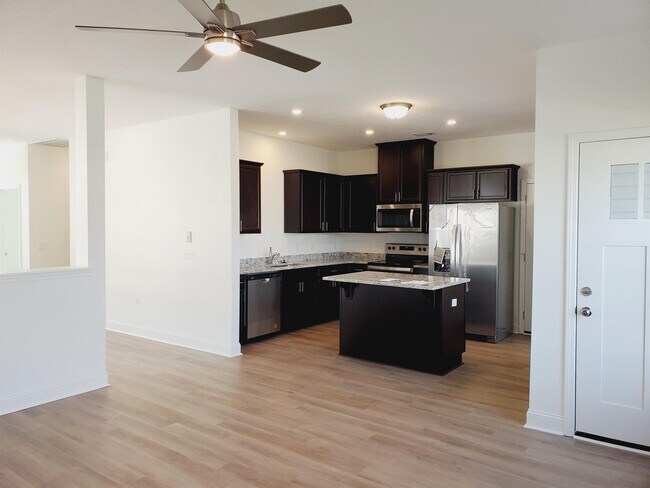 Building Photo - 593 Abode Ave