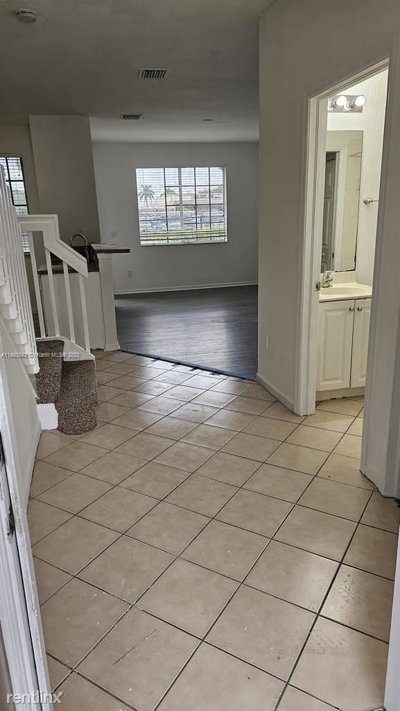 Building Photo - 3 br, 3 bath House - 2019 Nassau Dr # 2019