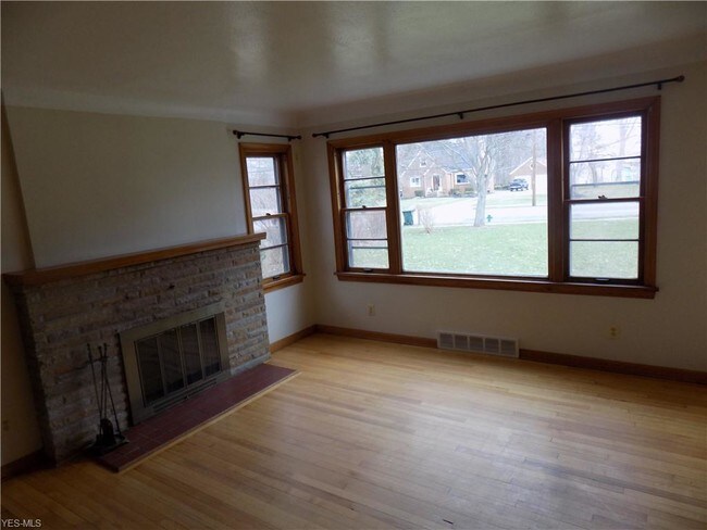 Foto del edificio - 28883 Detroit Rd