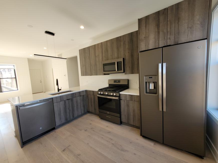 Primary Photo - 2 bedroom in Chicago IL 60660