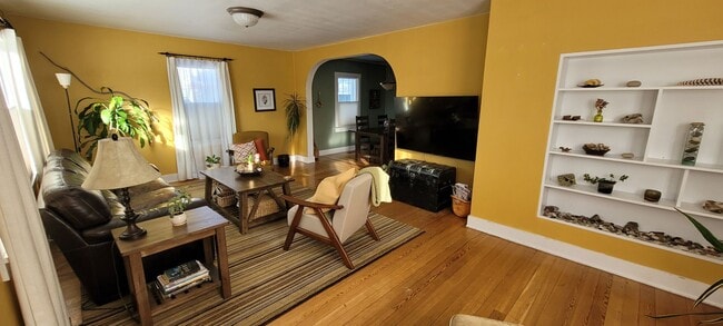 Foto del edificio - 716 Edgewood Pl