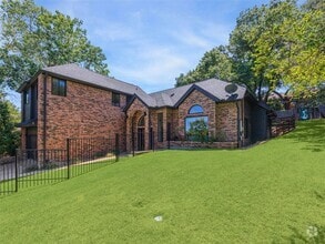Building Photo - 3911 Dry Creek Dr