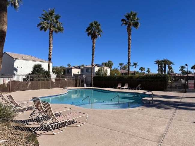 Building Photo - 3 bed house with new laminate flooring and...