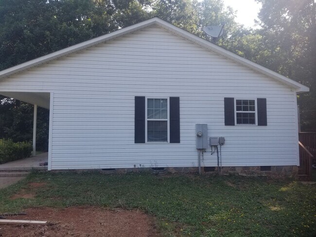 Building Photo - 2 bedroom 1 Bath