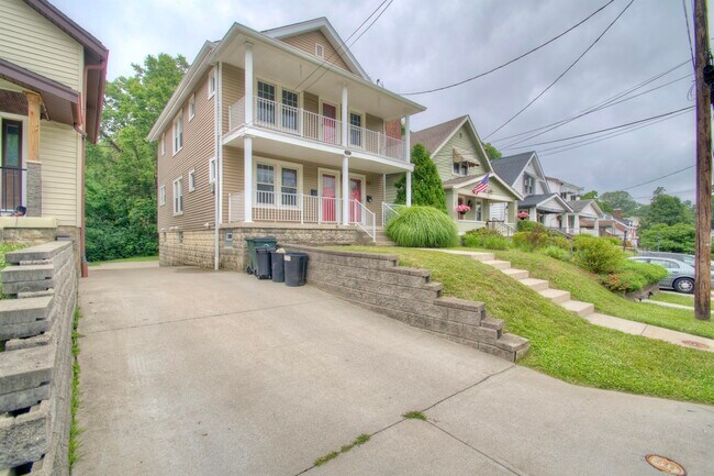 Building Photo - 1026 Altavia Ave