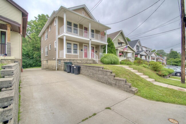 Building Photo - 1026 Altavia Ave