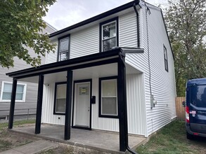 Building Photo - 224 Buckley St