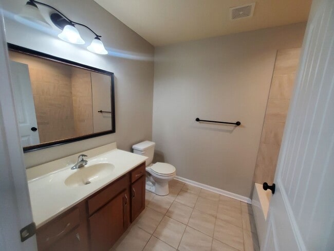 Building Photo - Freshly Updated, One Level Ranch, No Steps...