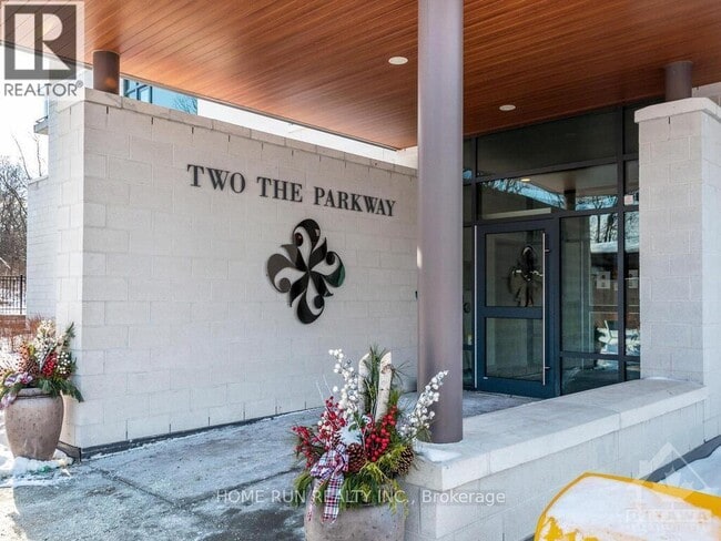 Photo du bâtiment - 2 The Pkwy