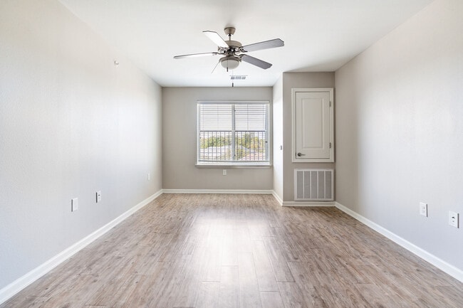 Building Photo - Sansom Pointe Senior