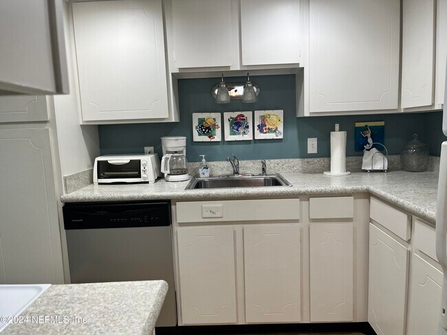 Building Photo - 2313 Costa Verde Blvd