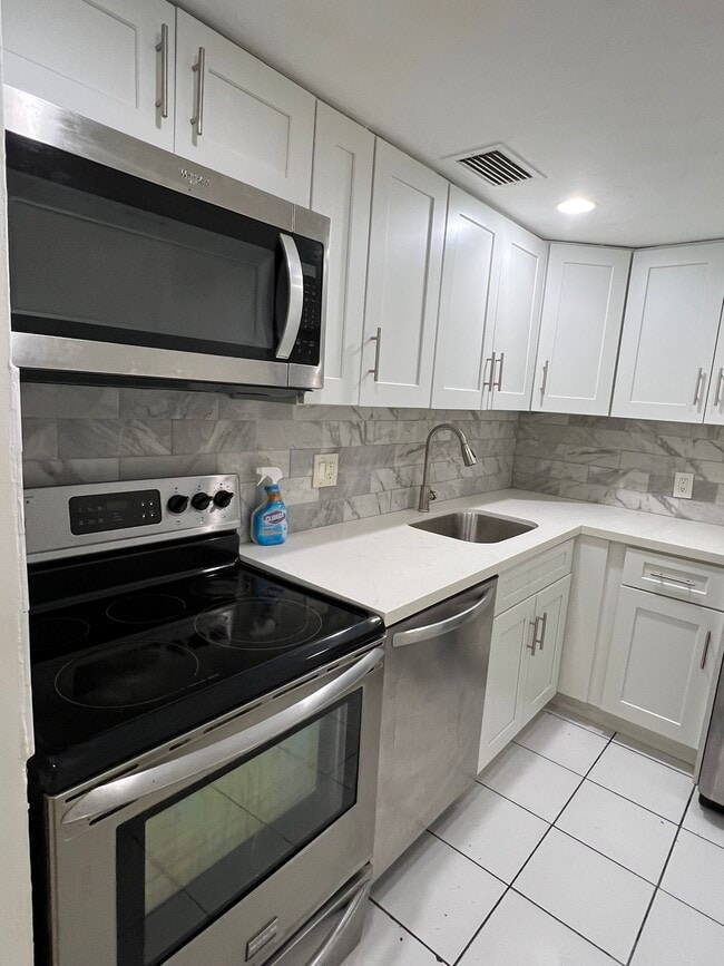 Foto del edificio - 8511 NW 8th St