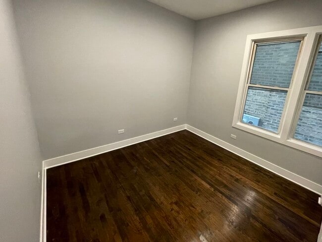 Foto del edificio - 2442 N Lawndale Ave