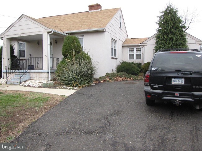 Building Photo - 2297 Bristol Rd