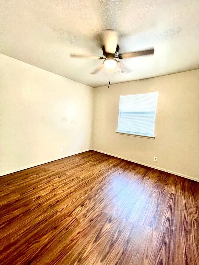 Foto del edificio - Updated 4 Bedroom Home