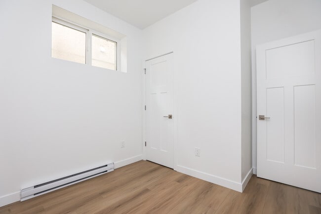 Building Photo - 151 Stranmillis Av