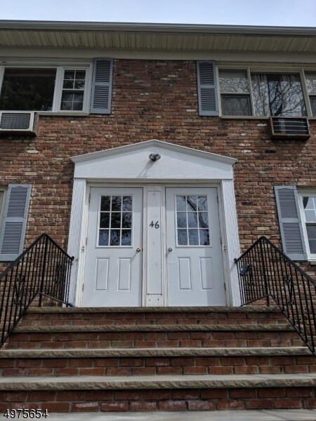 Building Photo - 46 Wedgewood Dr