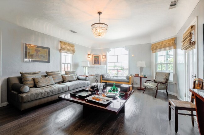 Living Room - Art Deco - 1125 S Orange Dr
