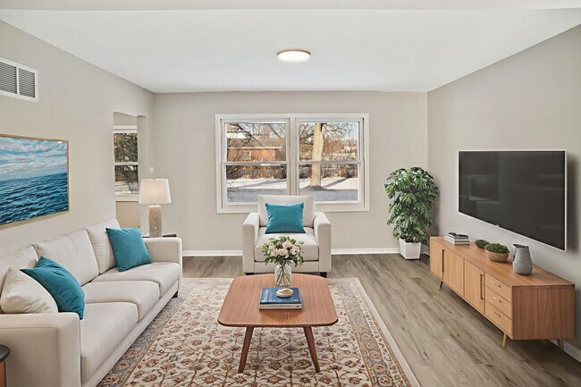 Foto del edificio - Renovated 4-Bedroom Home in Olympia Fields