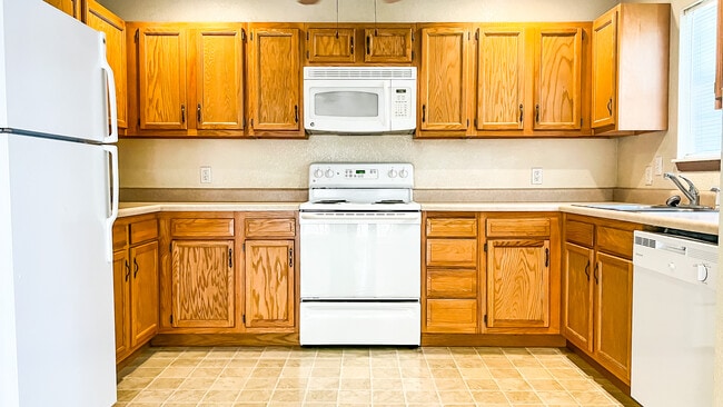 Building Photo - 22560 Hollow Oak Ln