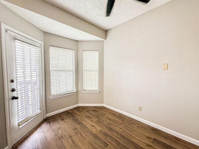 Foto del edificio - 2 Bedroom, 2.5 Bathroom Boardwalk Condo Near Baylor!