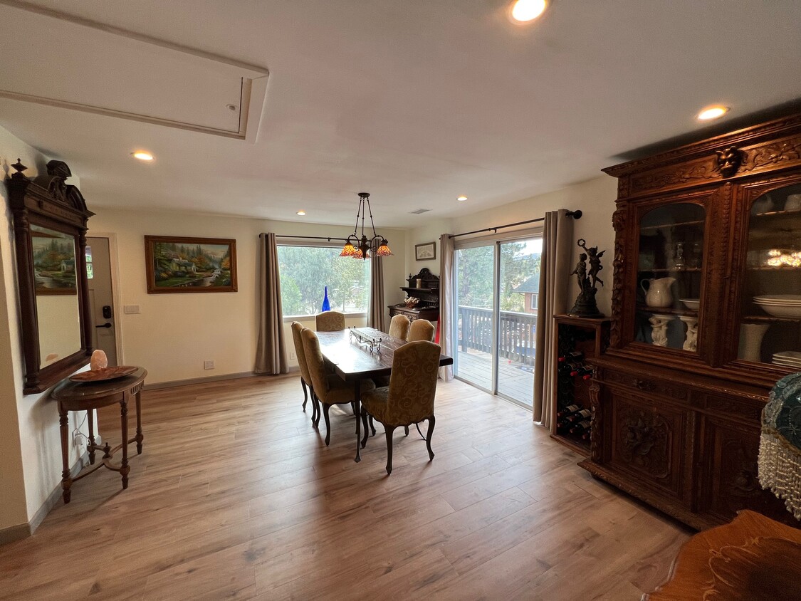 Dining area - 16227 Askin Dr