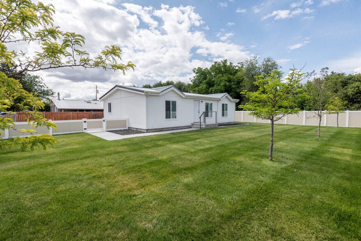 Foto principal - 103 W 1st St