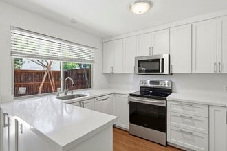 Building Photo - 1327 Honey Trail