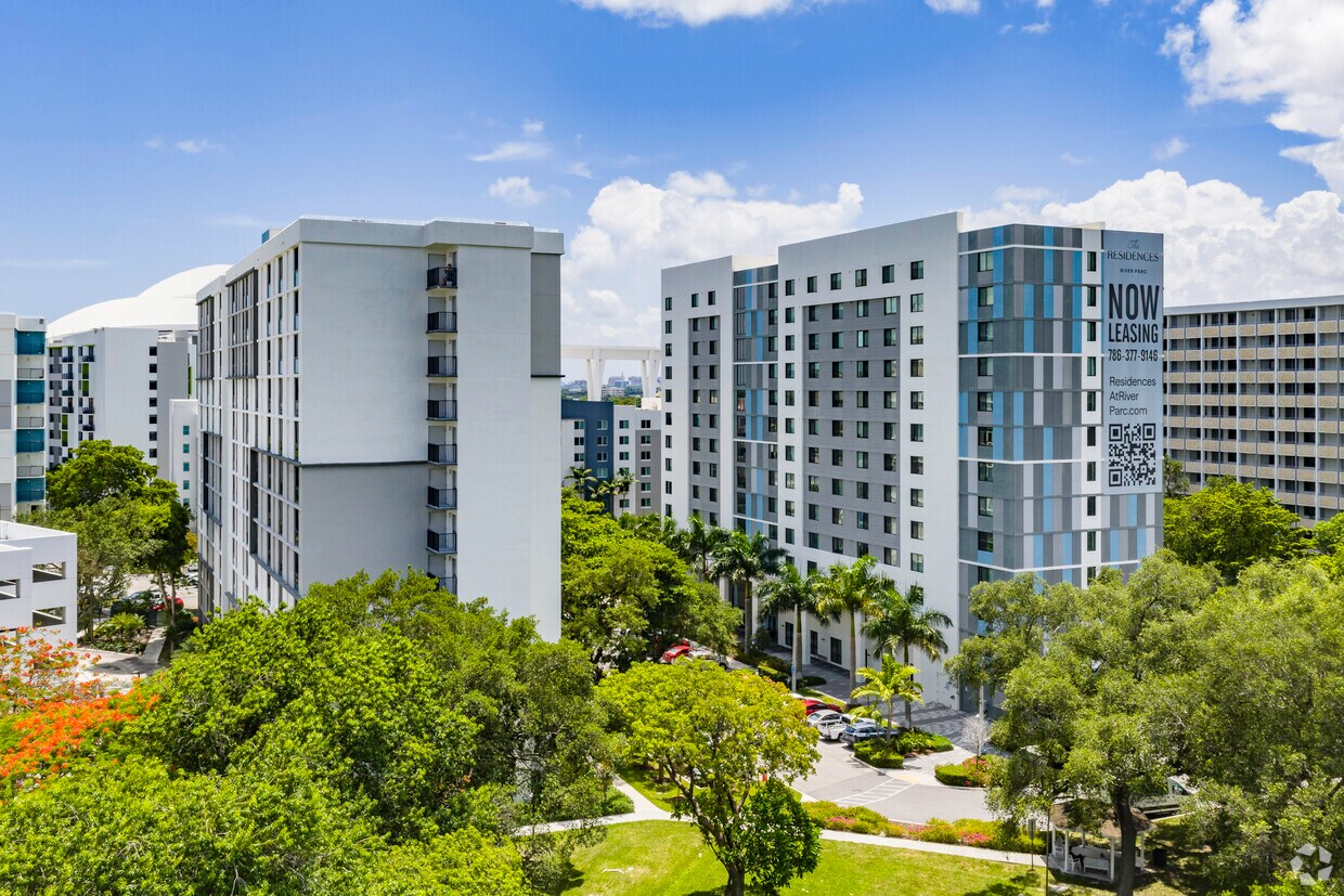 Building Photo - Residences at River Parc