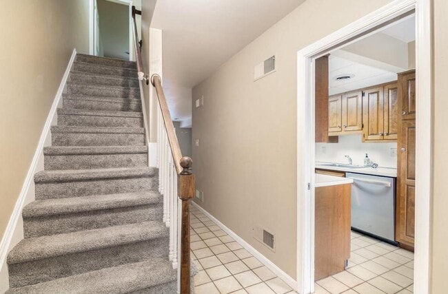 Building Photo - 6259 Stanford Ct
