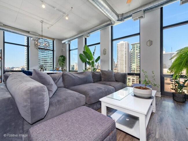 Foto del edificio - 740 W Fulton St