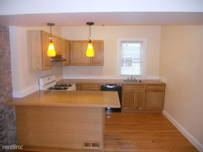 Primary Photo - 35 Brackett St