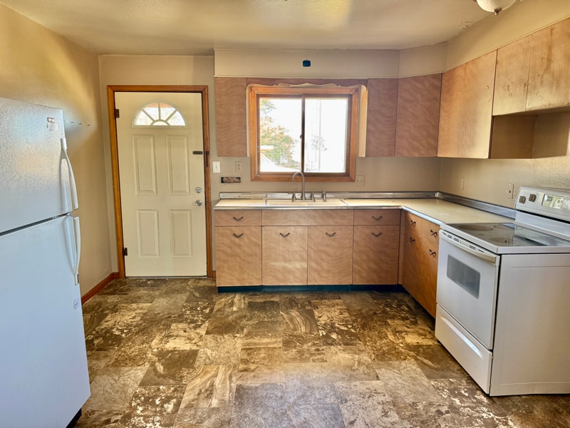 Primary Photo - 302 W 7th St