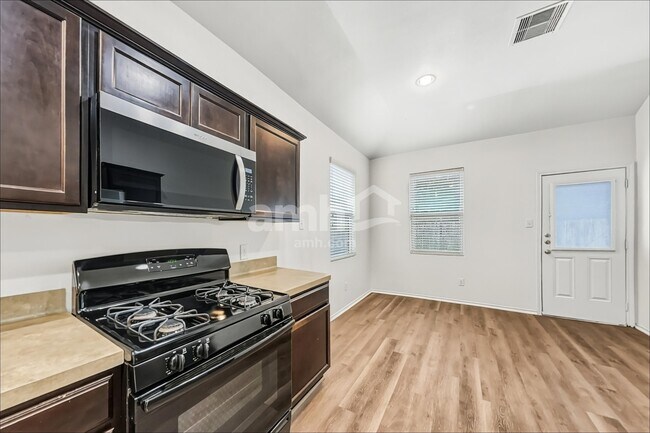 Foto del edificio - 10016 Sterling Pl Dr