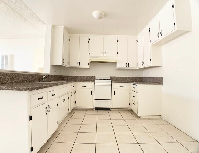 Building Photo - 3013 Garnet Ln