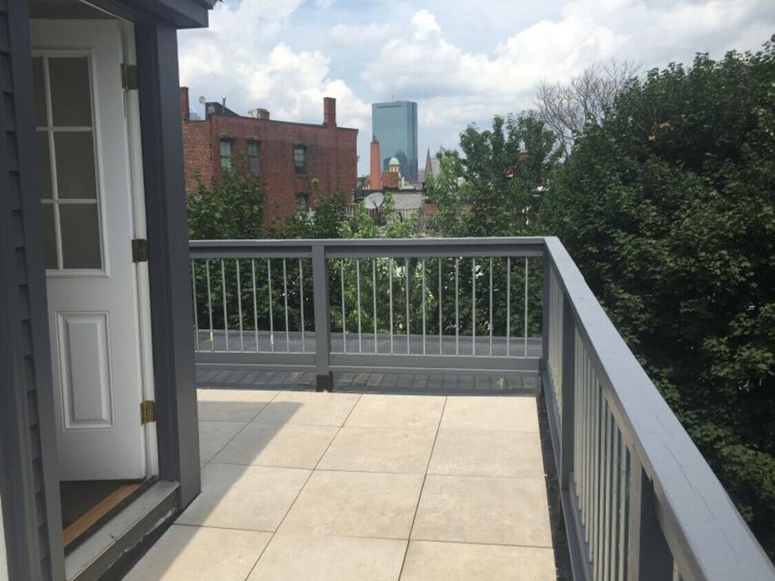 Multi-Level Home with Private Patio & Roof Deck – 3 Bed | 2 Bath - Multi-Level Home with Private Patio & Roof Deck – 3 Bed | 2 Bath