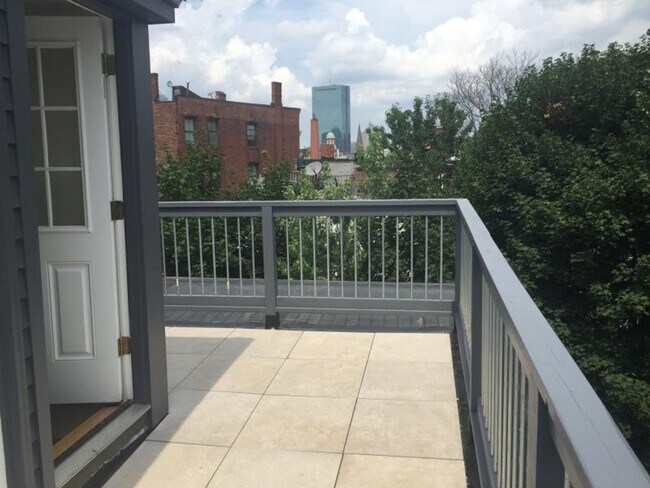 Foto del edificio - Single-Family in South End , In-Unit Washer and Dryer, New Kitchen Appliances