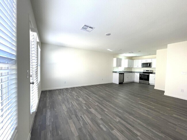 Building Photo - $1,675 rent - Home in gated community with...